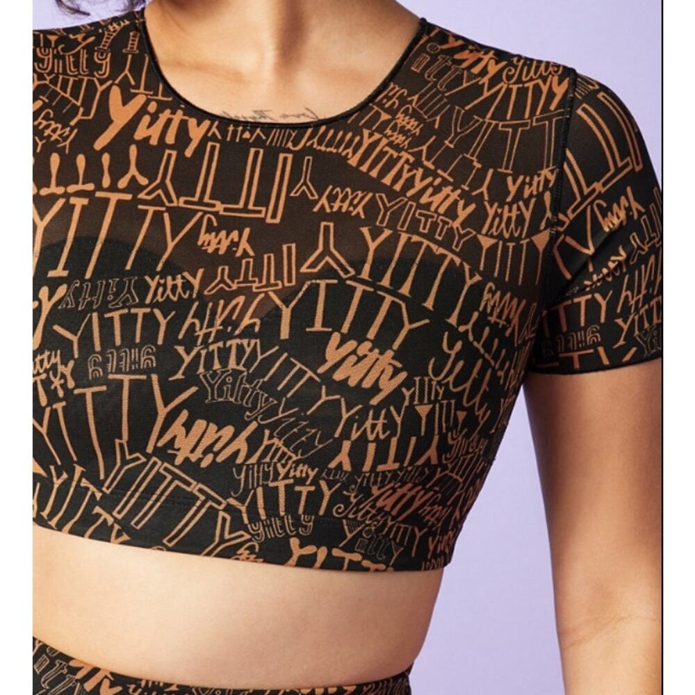 Fabletics x YITTY Graphic Logo Short Sleeve Crop Top Size Small Black Gold